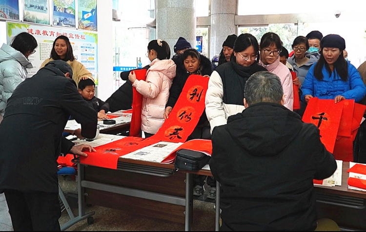 桐城:墨宝寄祝福 佳联贺新春